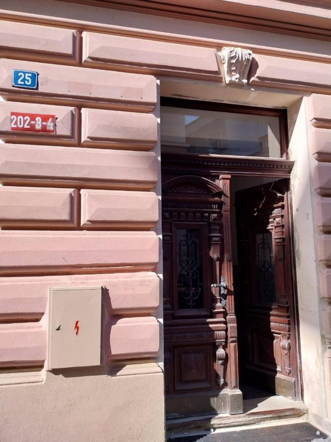 Byt 2+Kk Na Velkem Namesti Hradec Králové Екстериор снимка