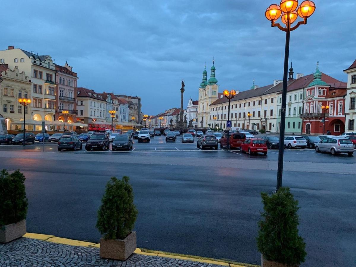 Byt 2+Kk Na Velkem Namesti Hradec Králové Екстериор снимка